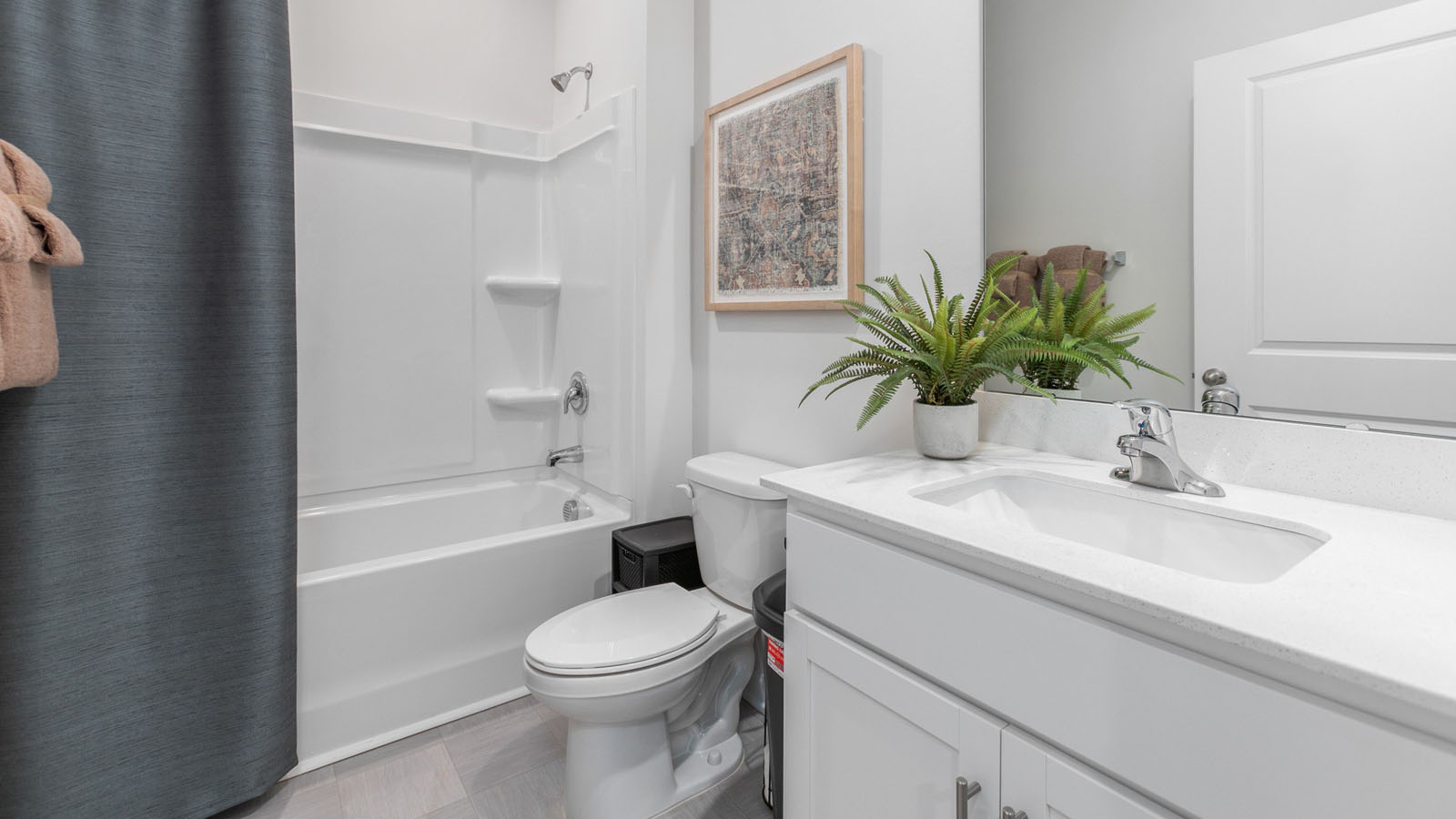 secondary full bathroom