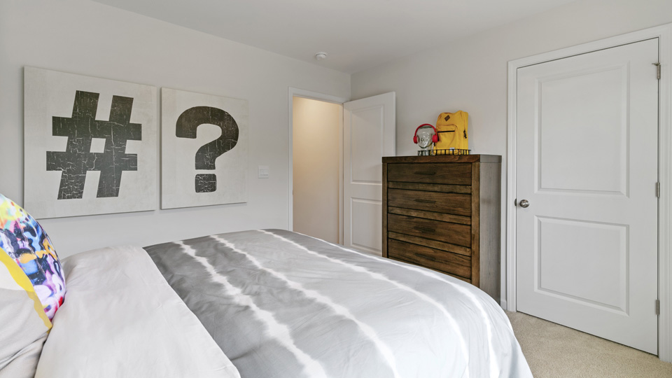 secondary bedroom with closet