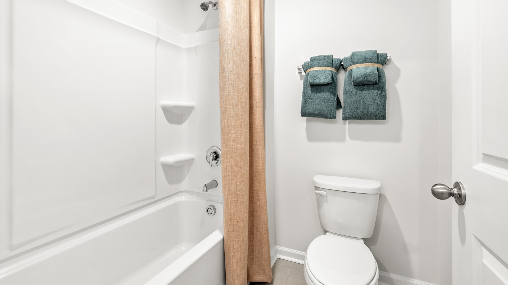 secondary bathroom tub shower