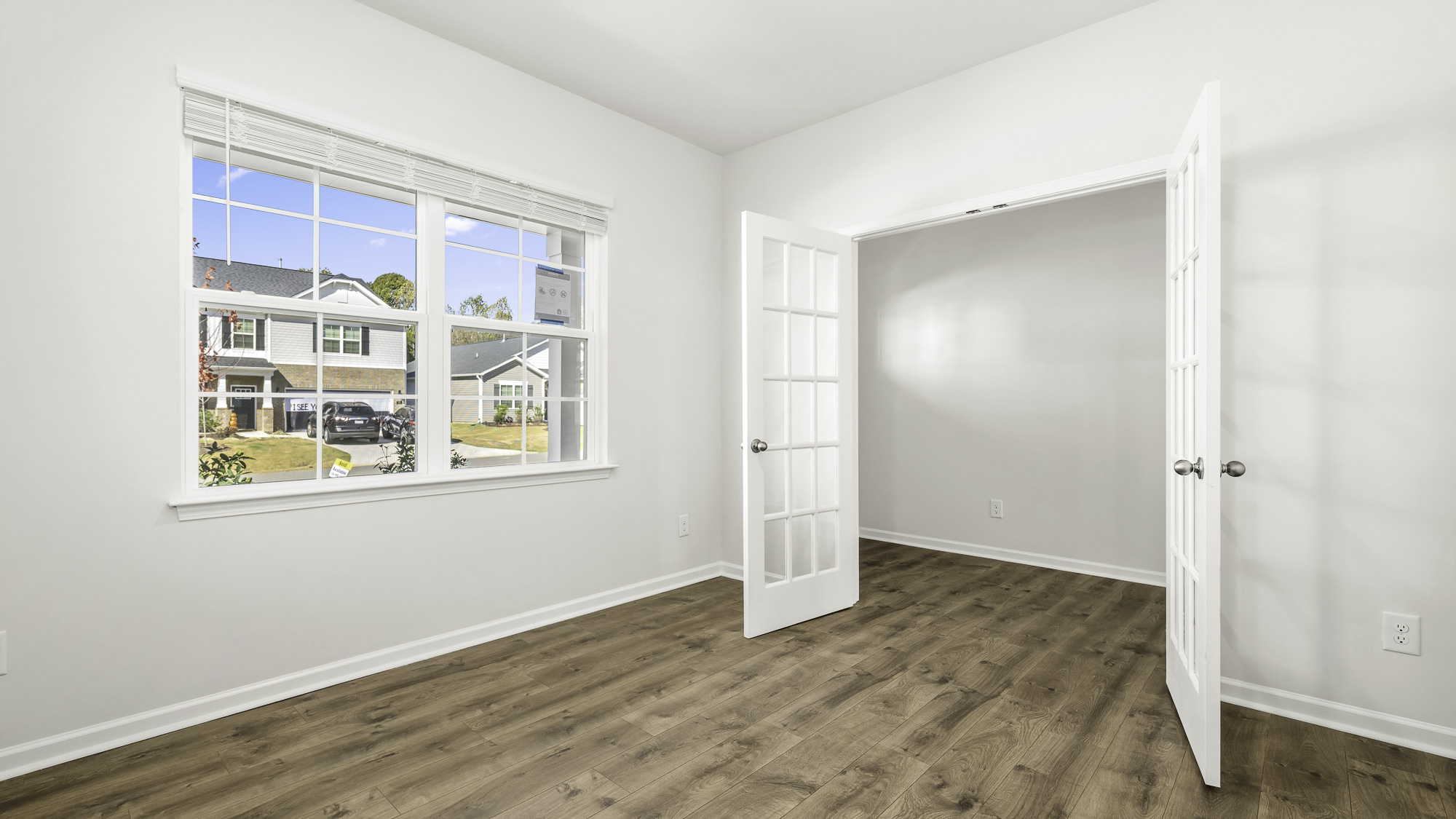 flex room with window