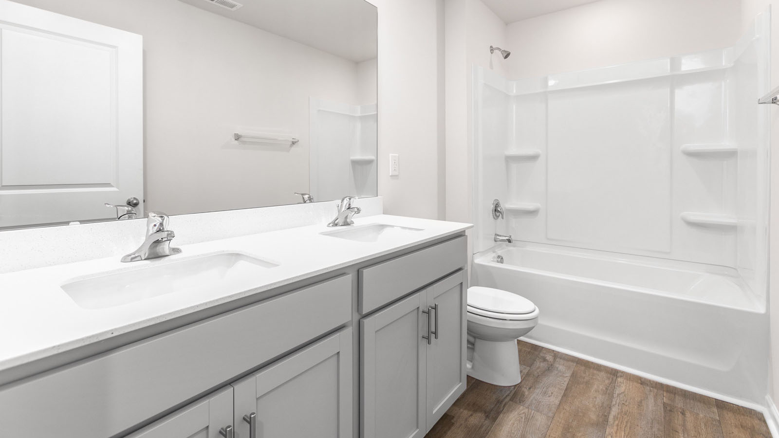 secondary bathroom tub shower