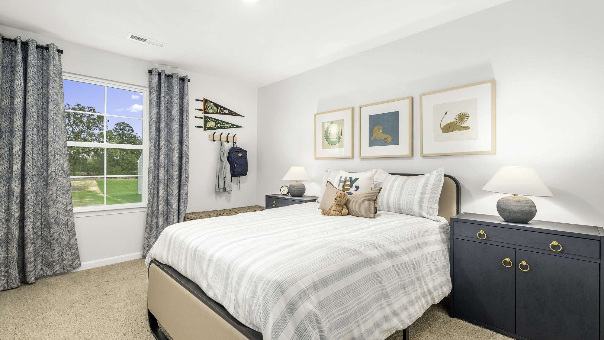 bedroom with carpet and 1 window