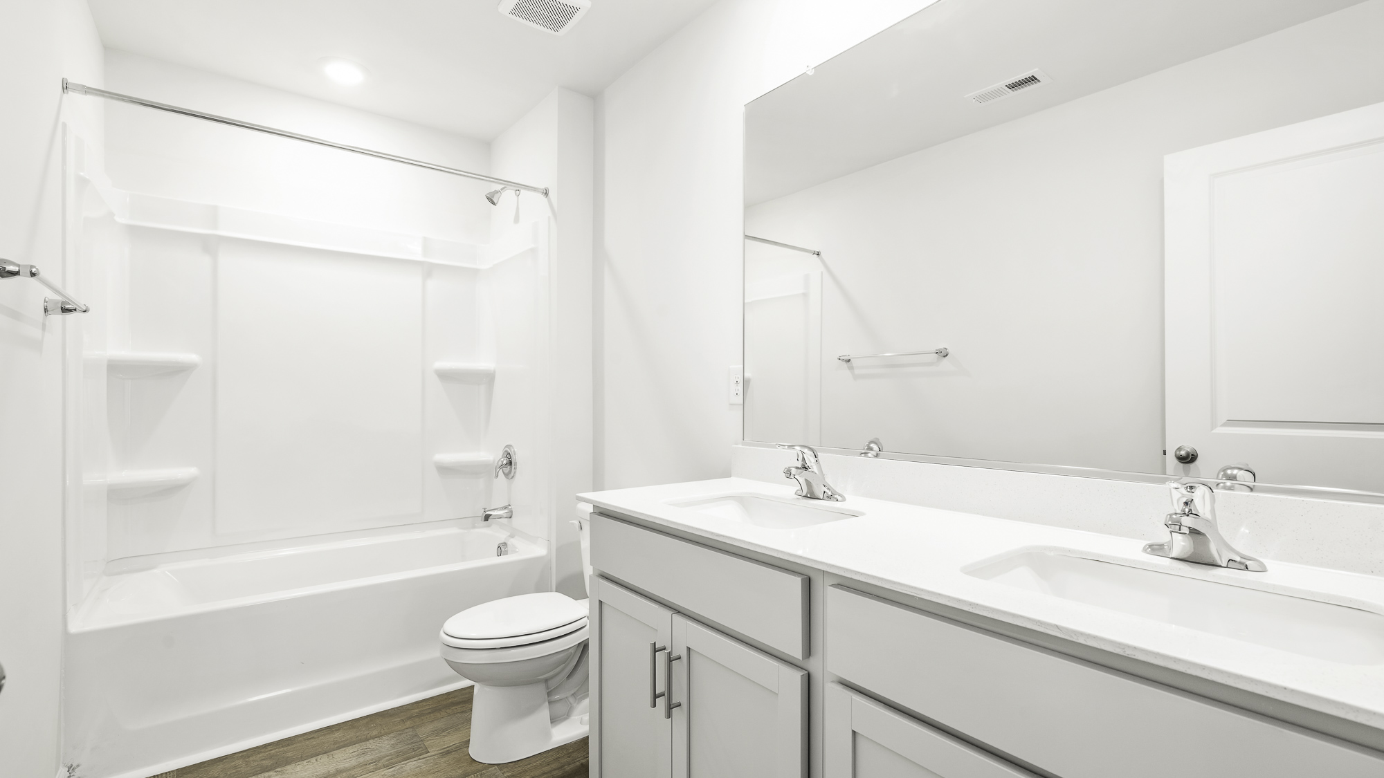 secondary bathroom with tub shower