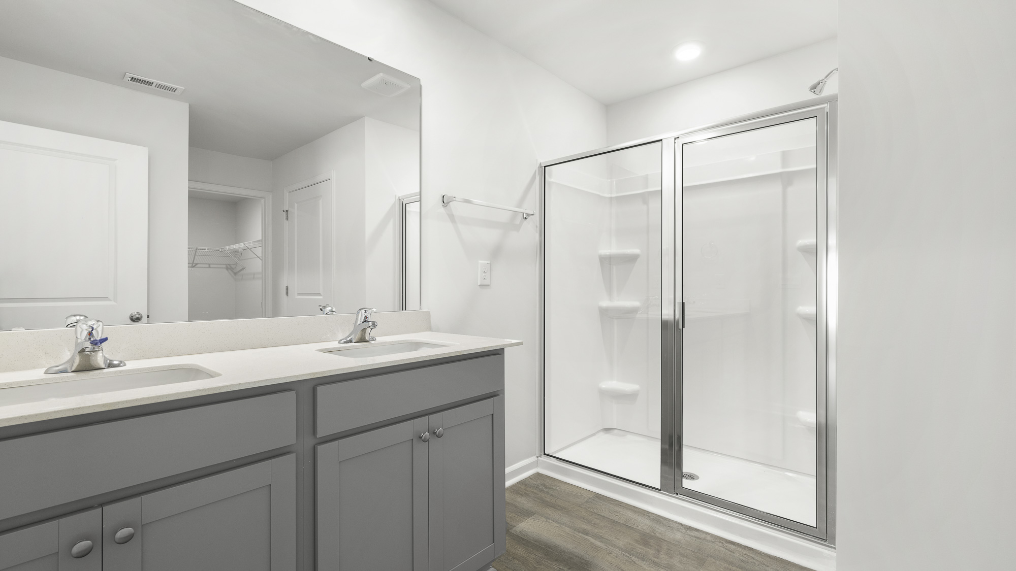 MAIN BATHROOM WITH WALK-IN SHOWER