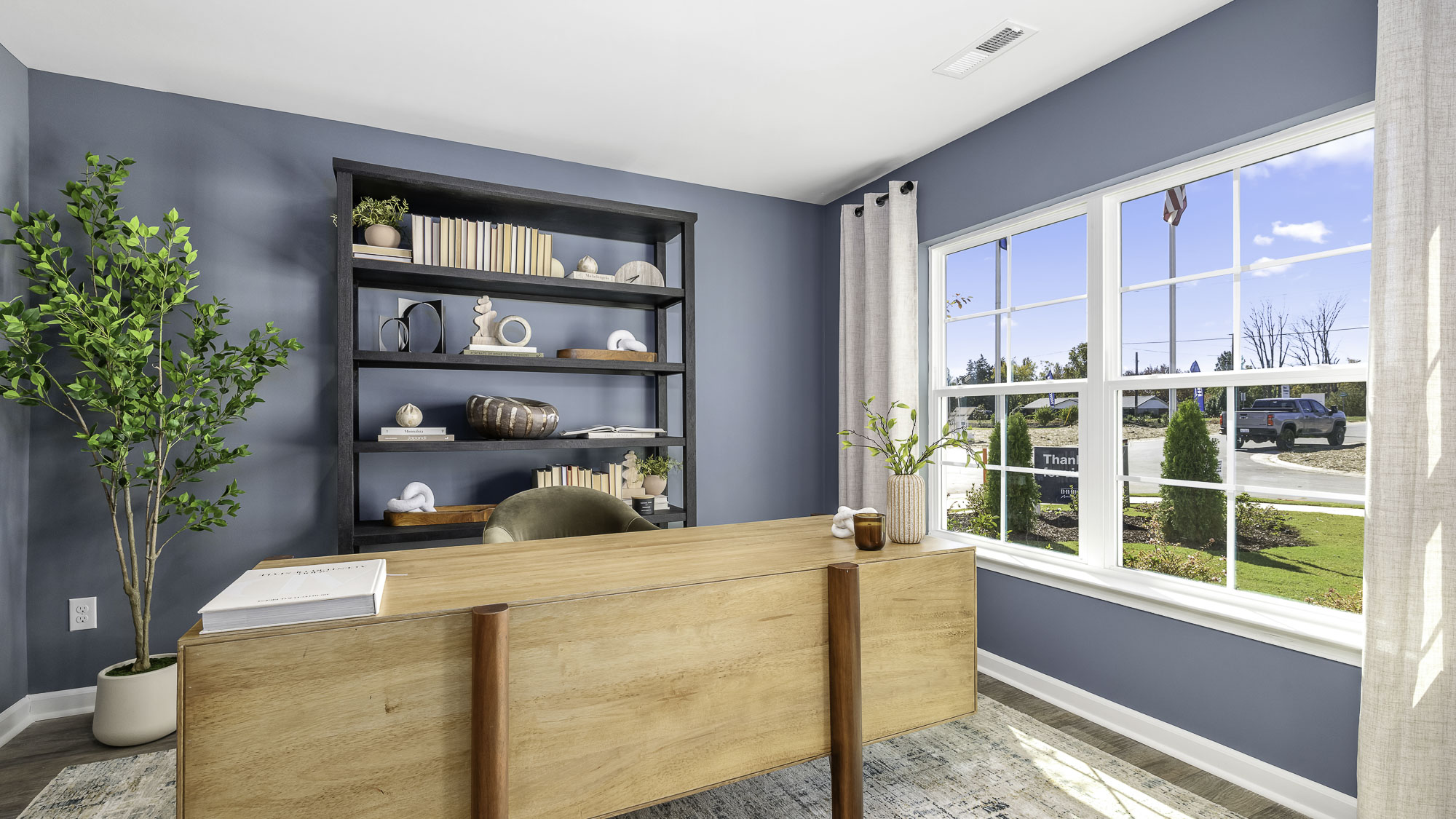 flex room with window