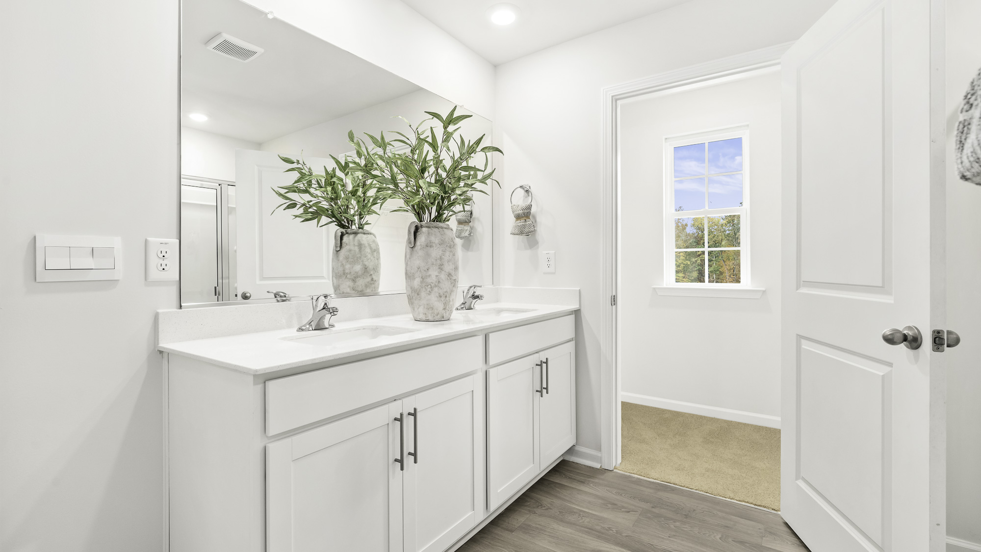 primary en suite bathroom sinks