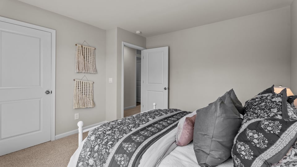 secondary bedroom with closet