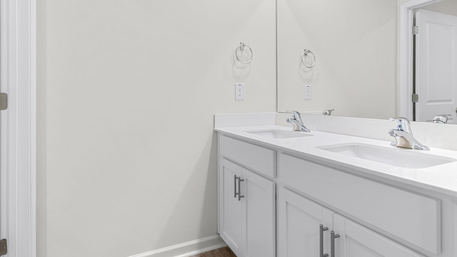 dual sinks in bathroom