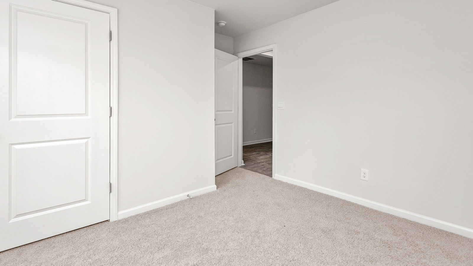 bedroom with carpet