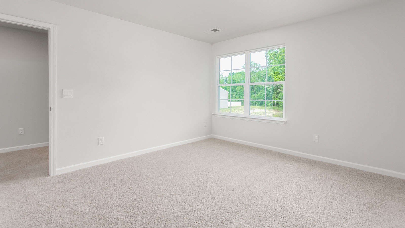 bedroom with carpet