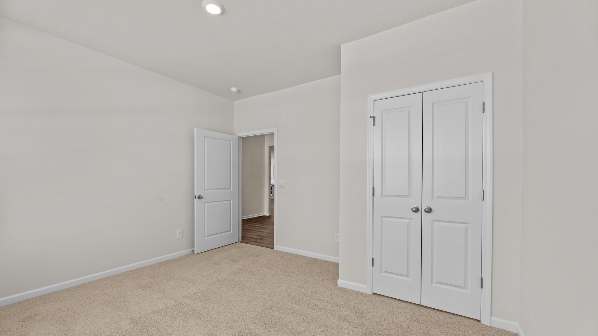 bedroom with carpet