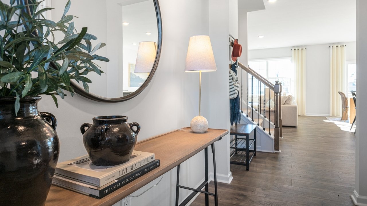 Foyer with 9ft ceilings
