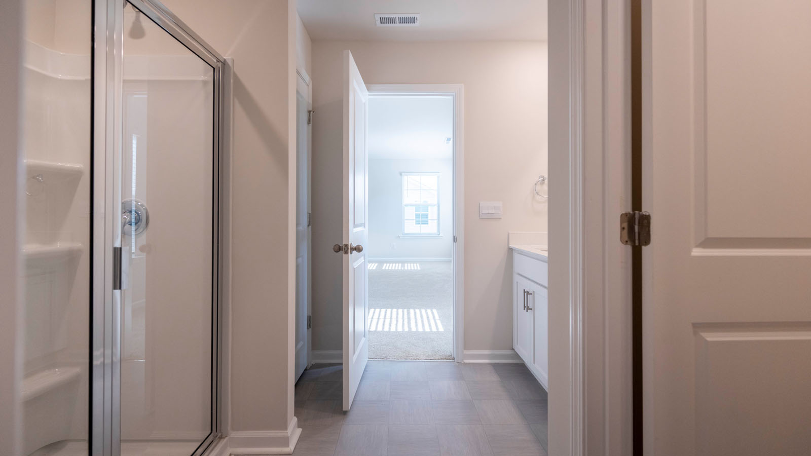 main bathroom ensuite