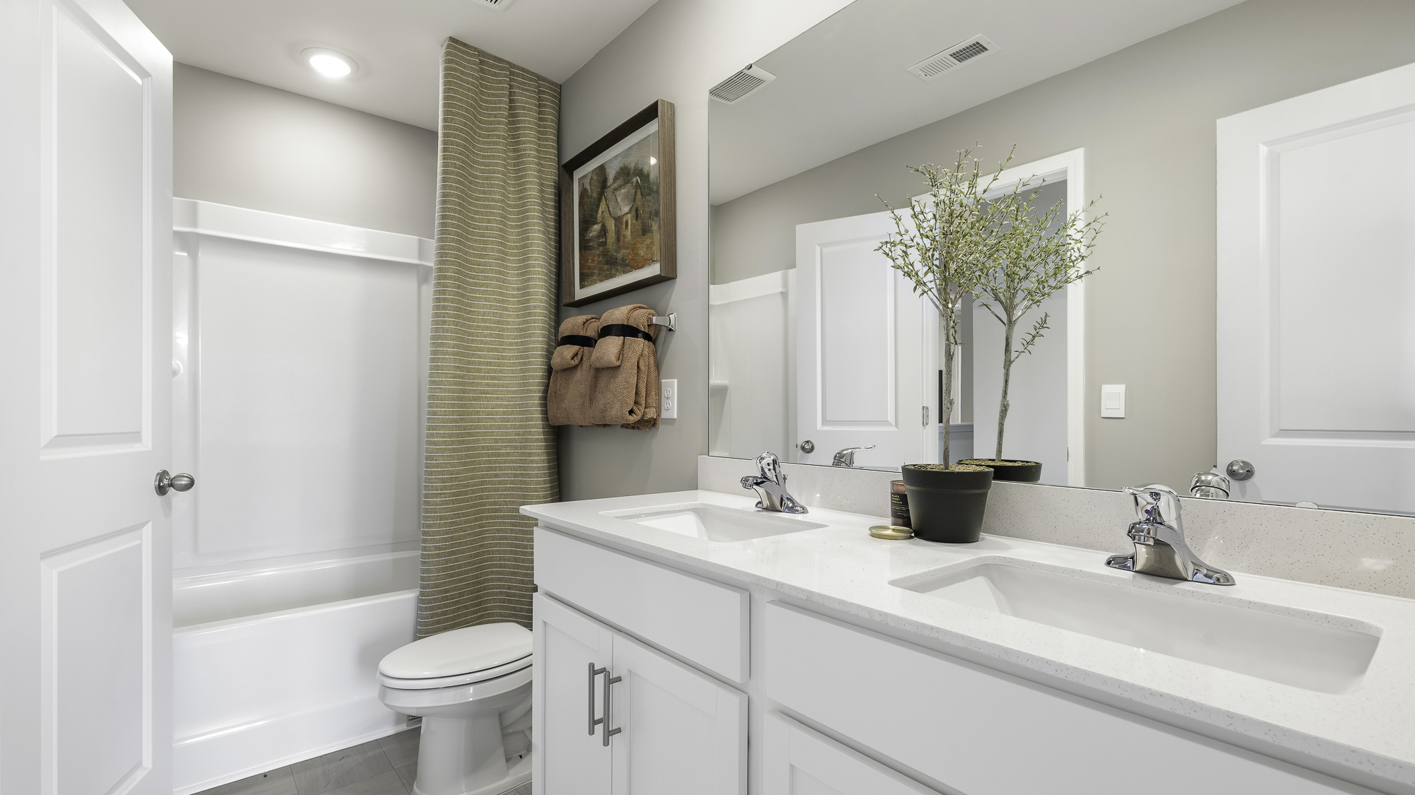 secondary bathroom tub shower