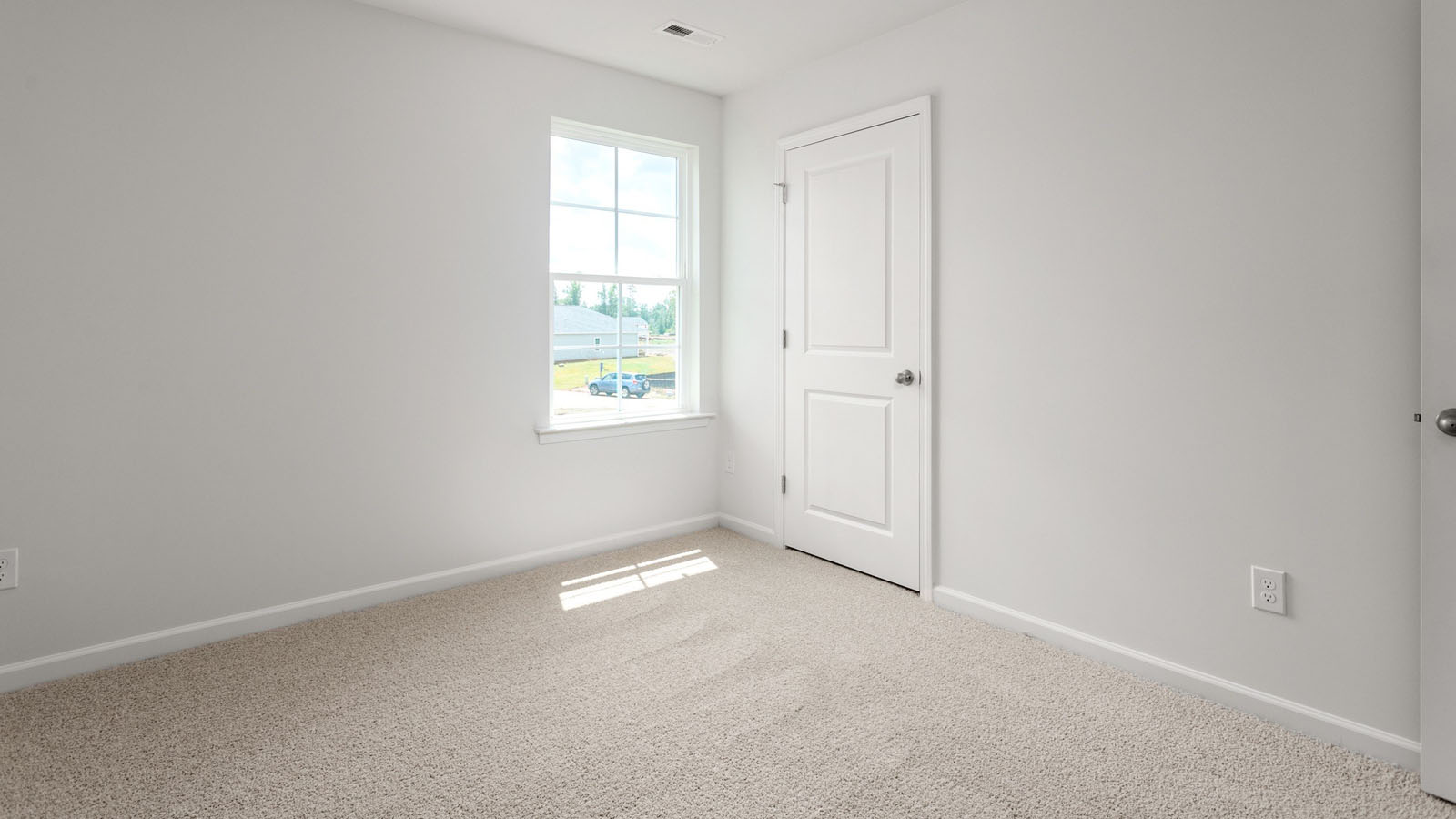 bedroom with one window