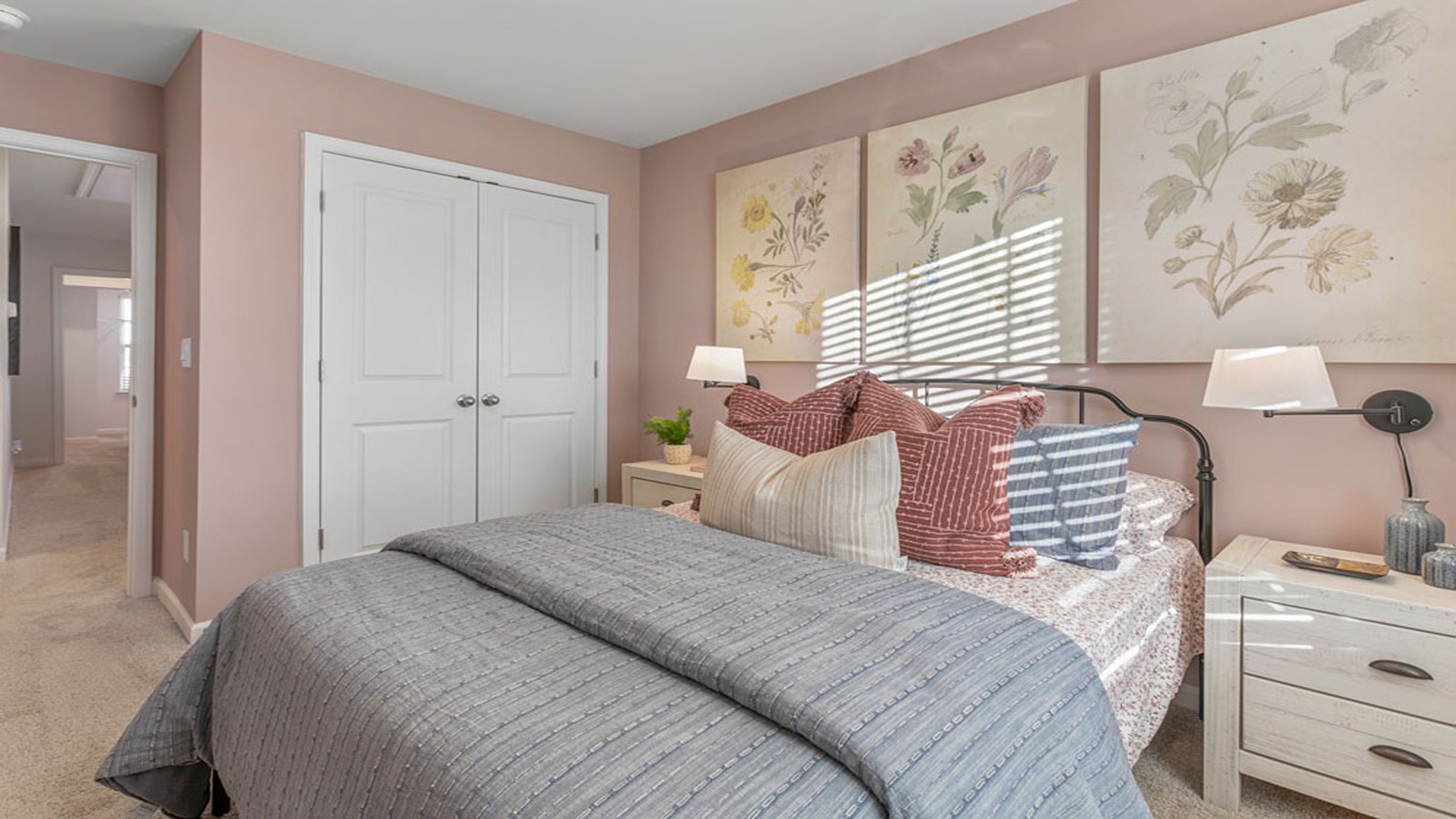 secondary bedroom with closet
