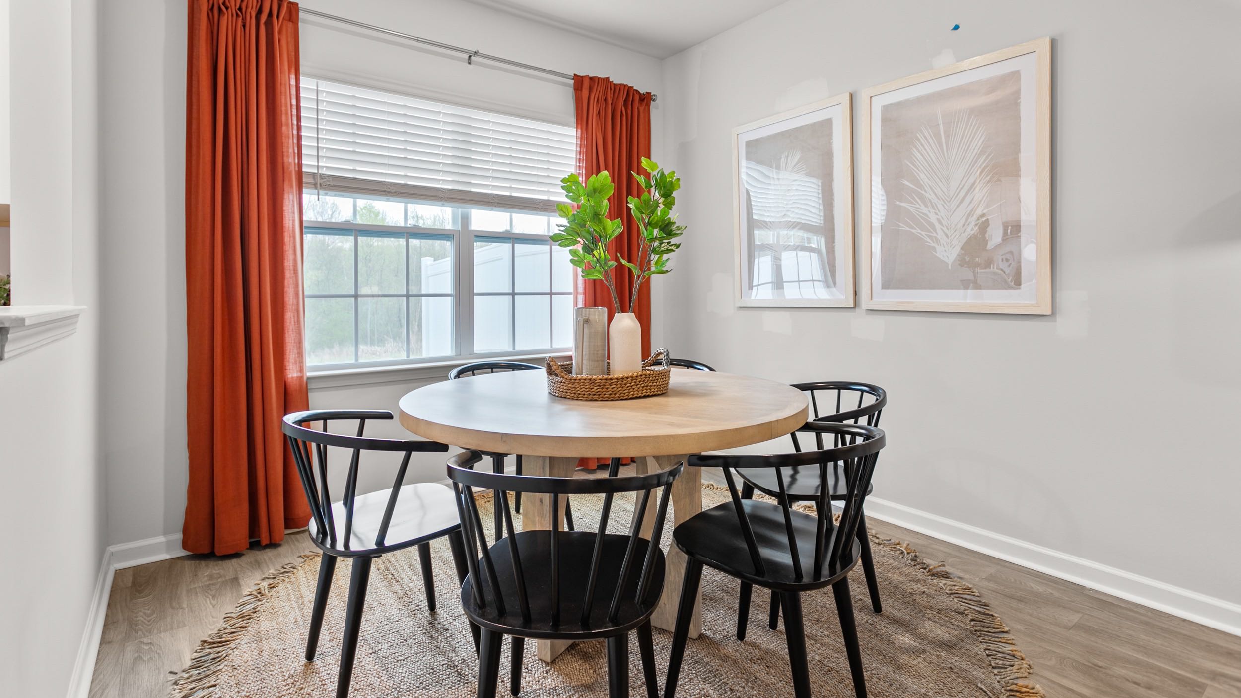 dining area off of kitchen