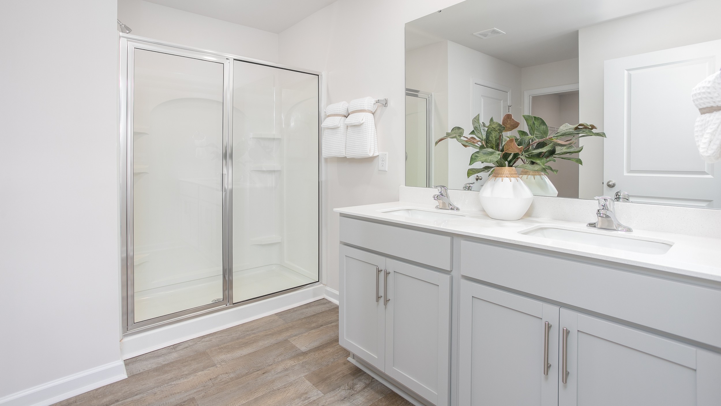 main bathroom with walk-in shower