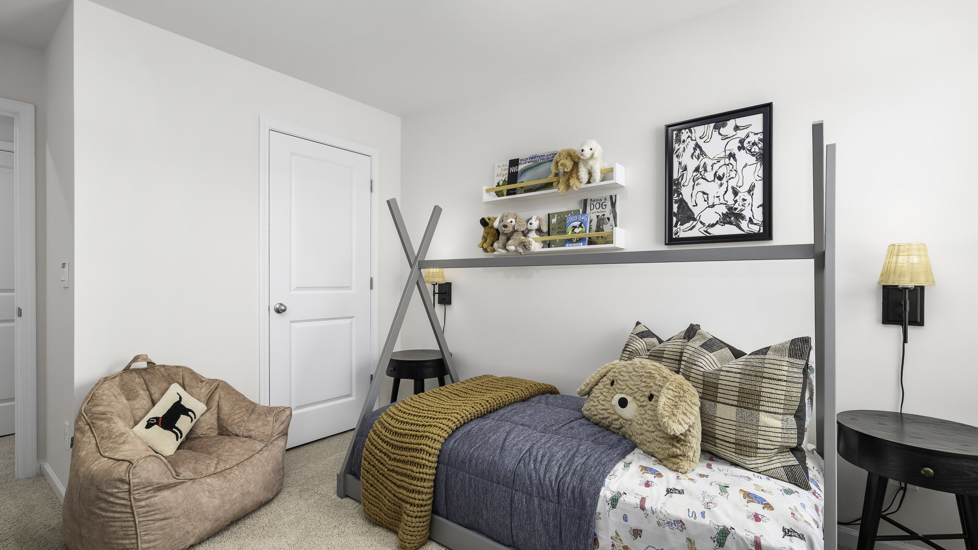 secondary with carpet and closet
