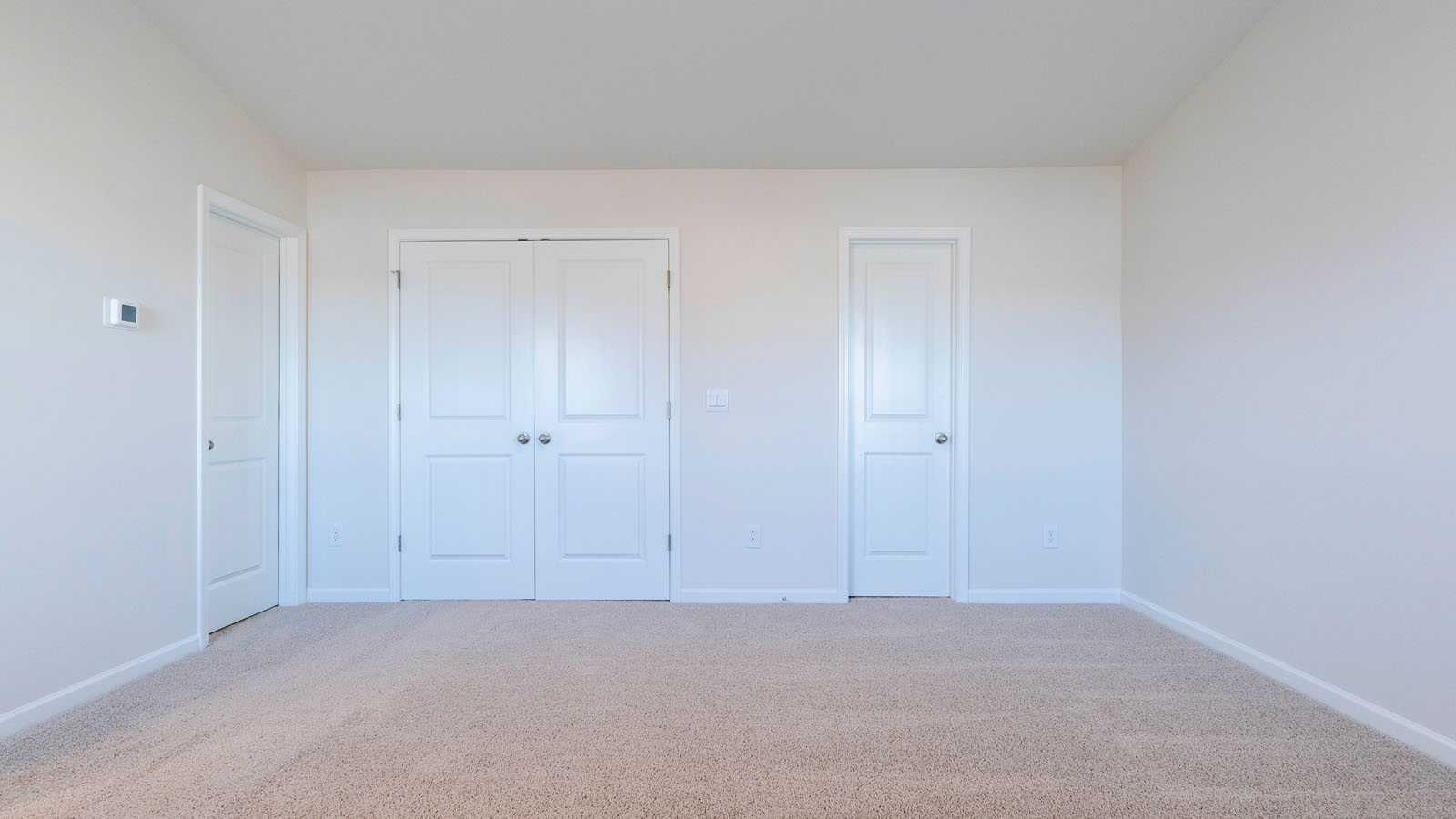 bedroom with carpet