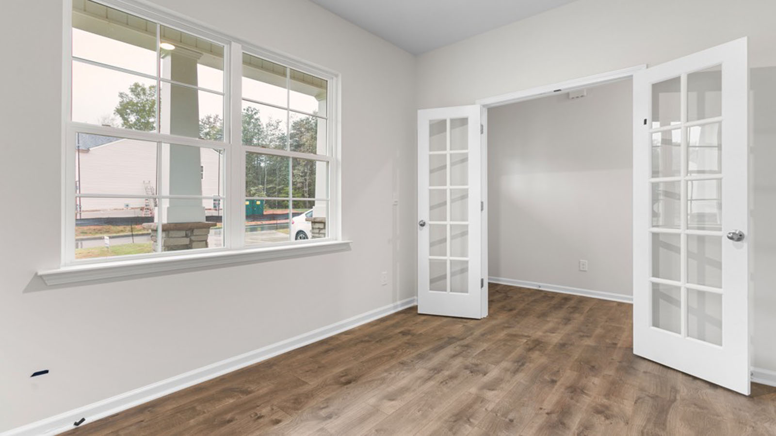 ENTRANCE TO OPTIONAL OFFICE