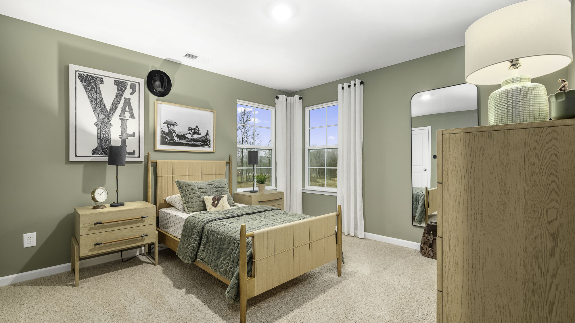 secondary with carpet and windows