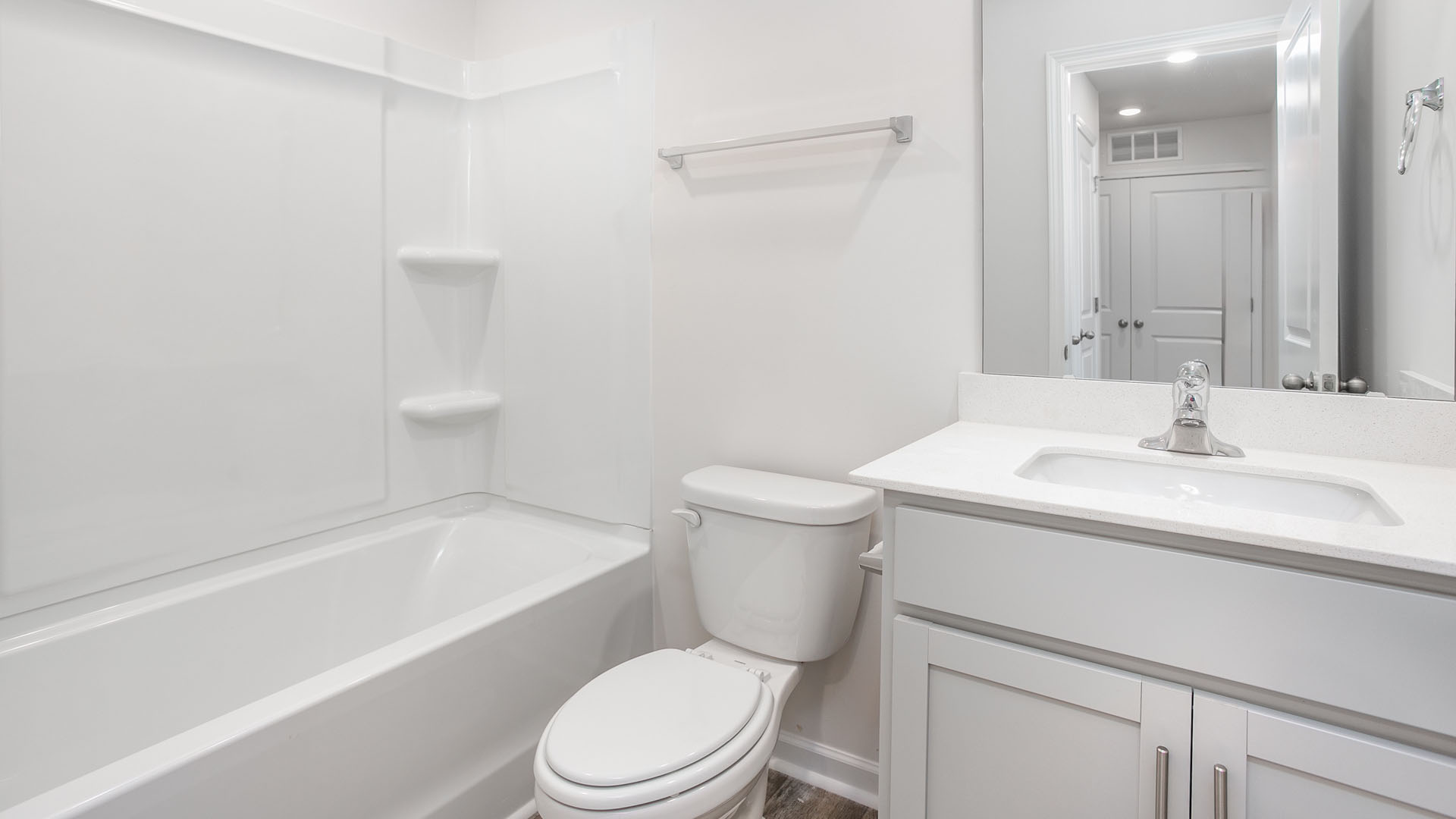 bathroom with 1 sink