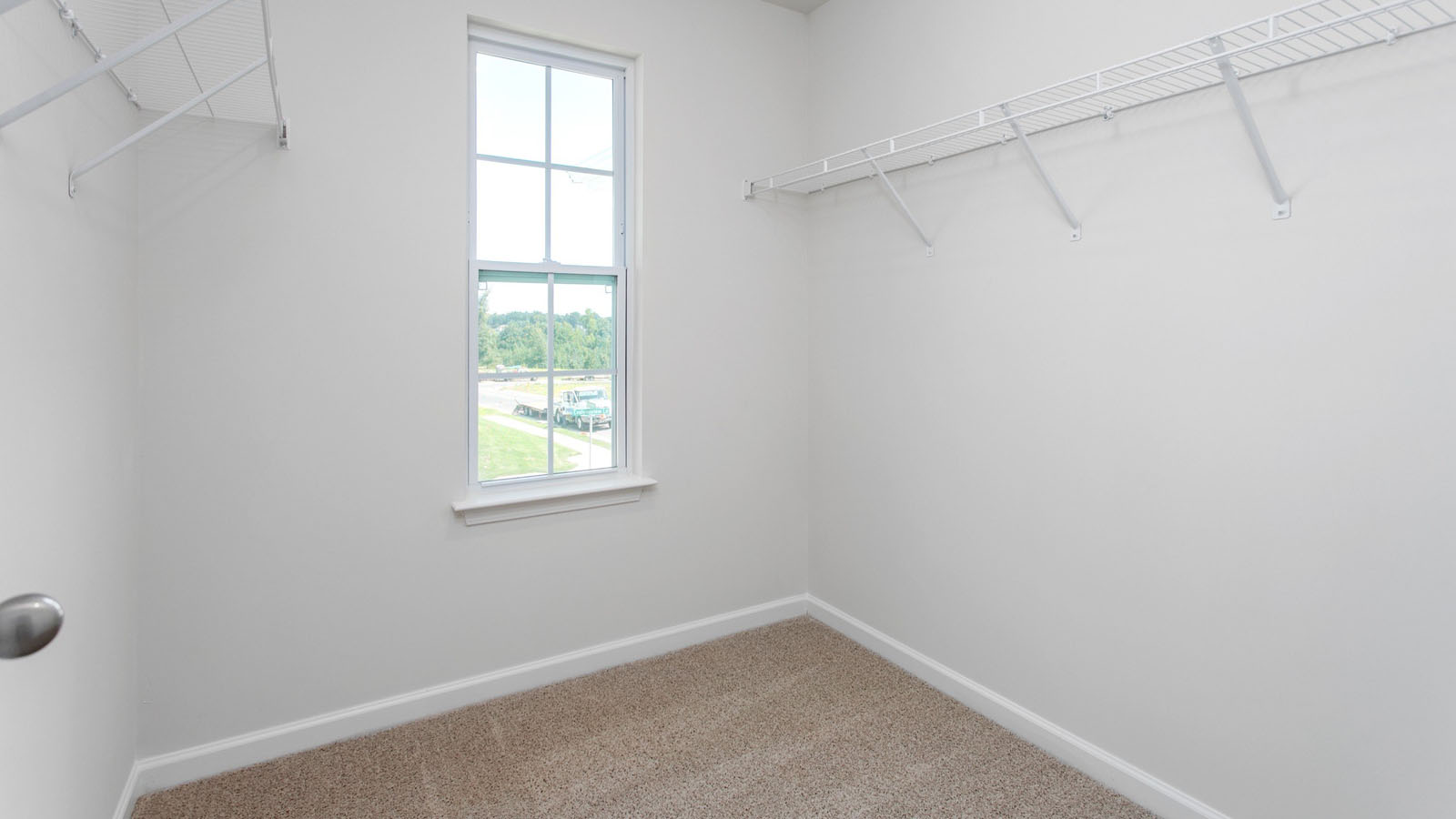 closet with wire shelves