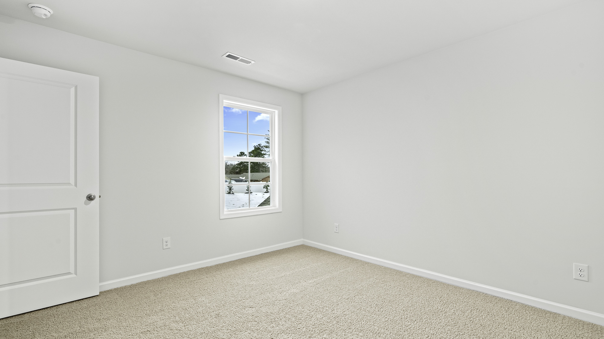 bedroom with one window
