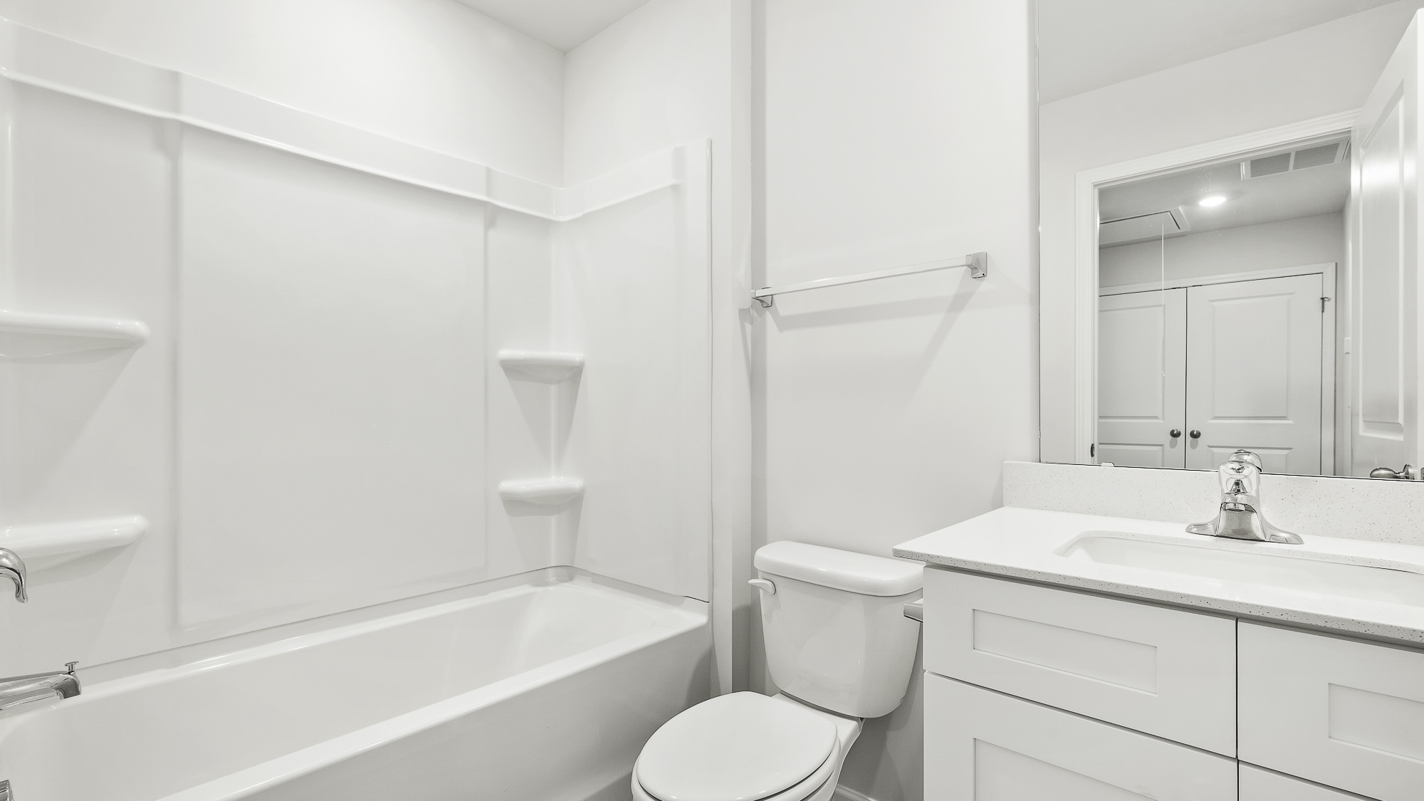 seondary bathroom tub shower