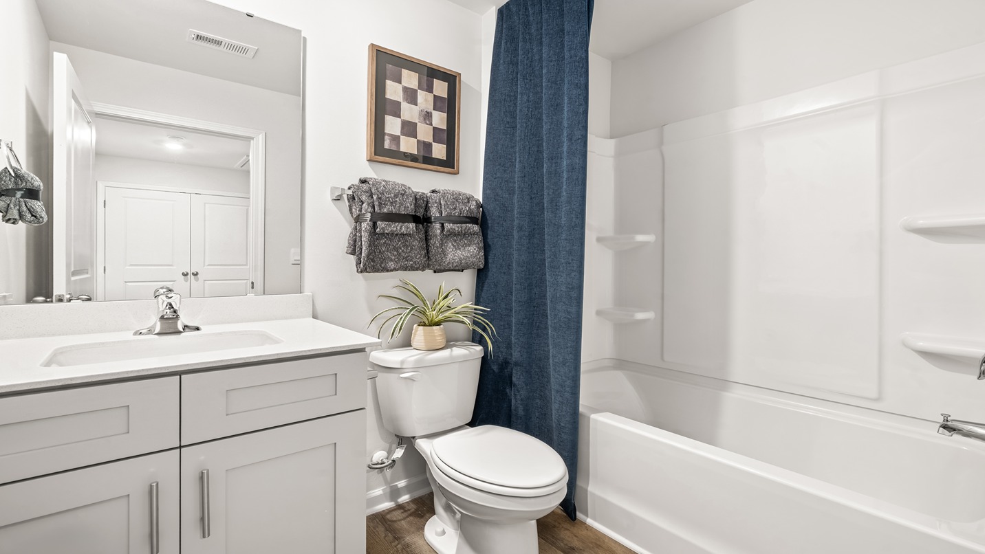 seconda bathroom tub shower