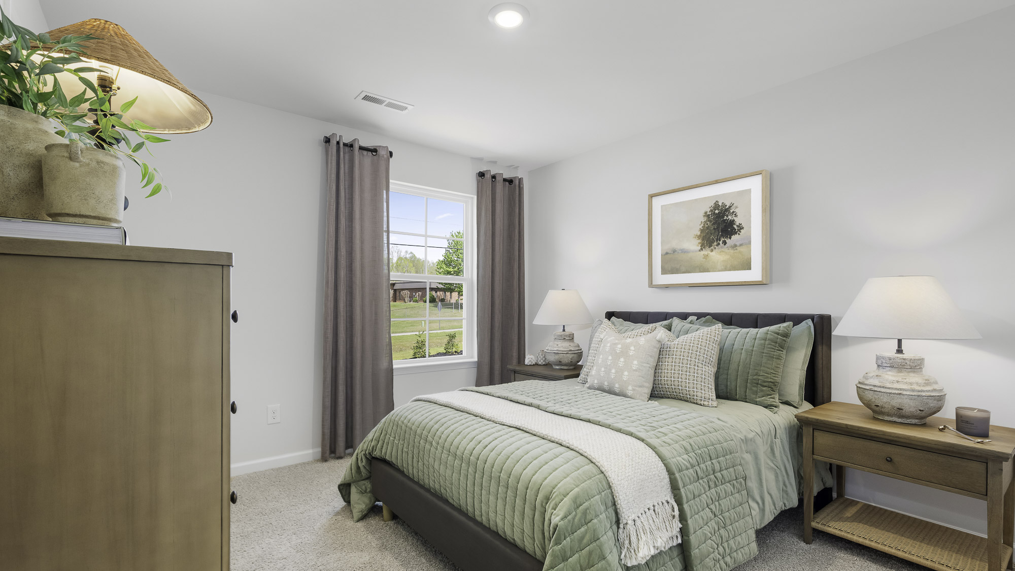secondary with window and carpet
