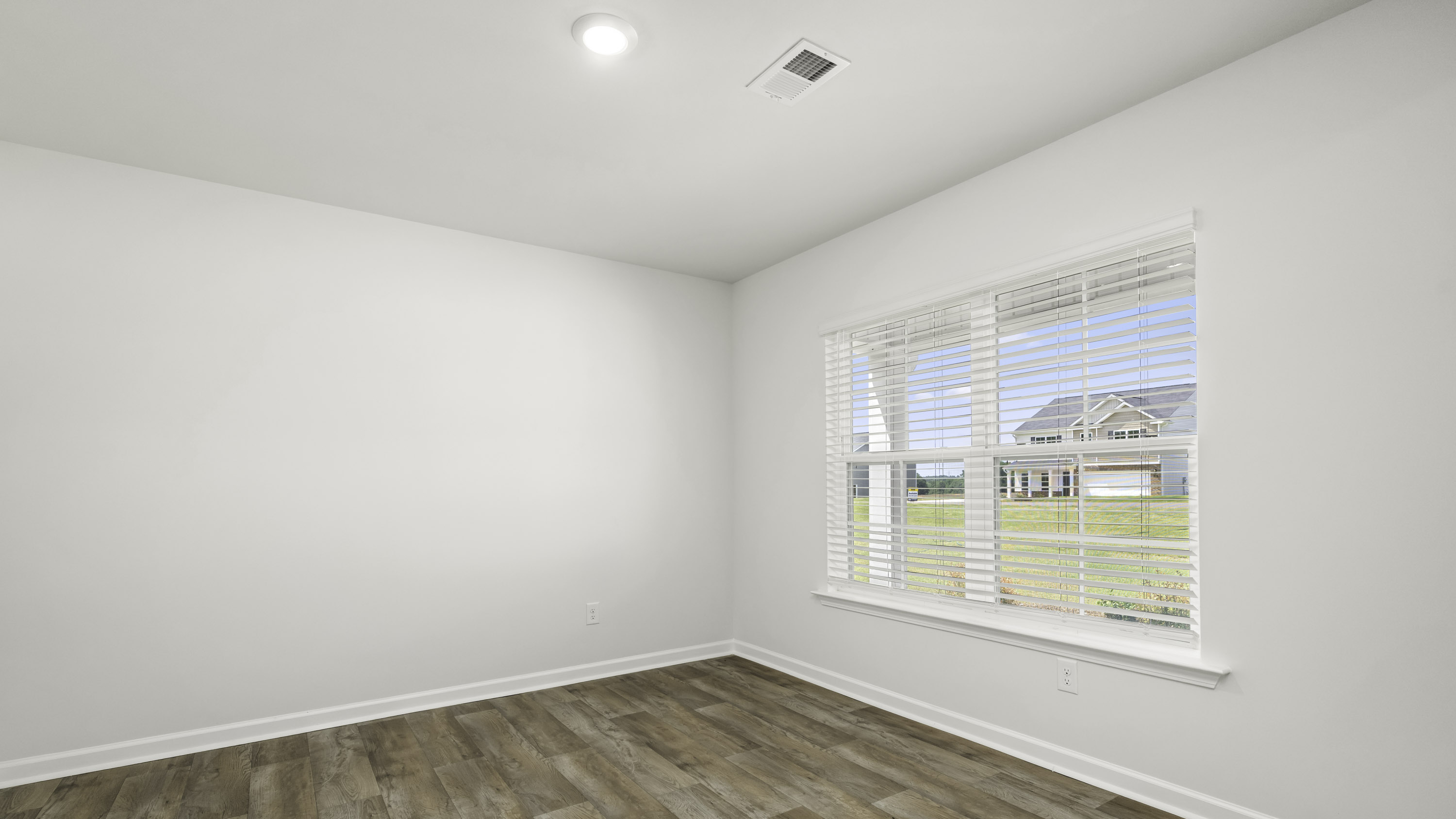 flex room with window