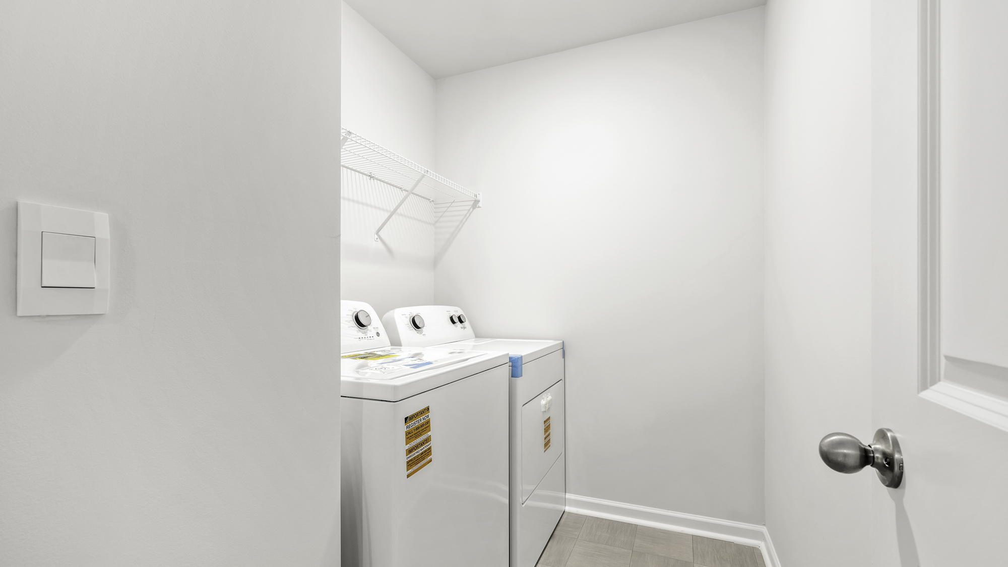 WASHER DRYER ROOM