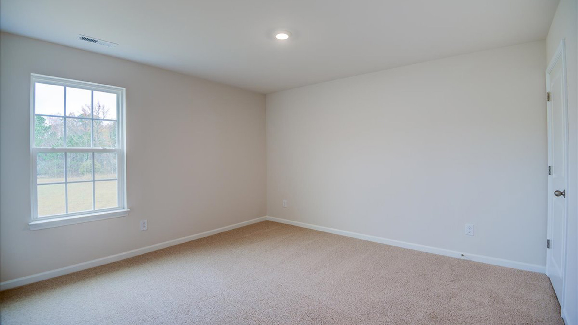Bedroom with carpet