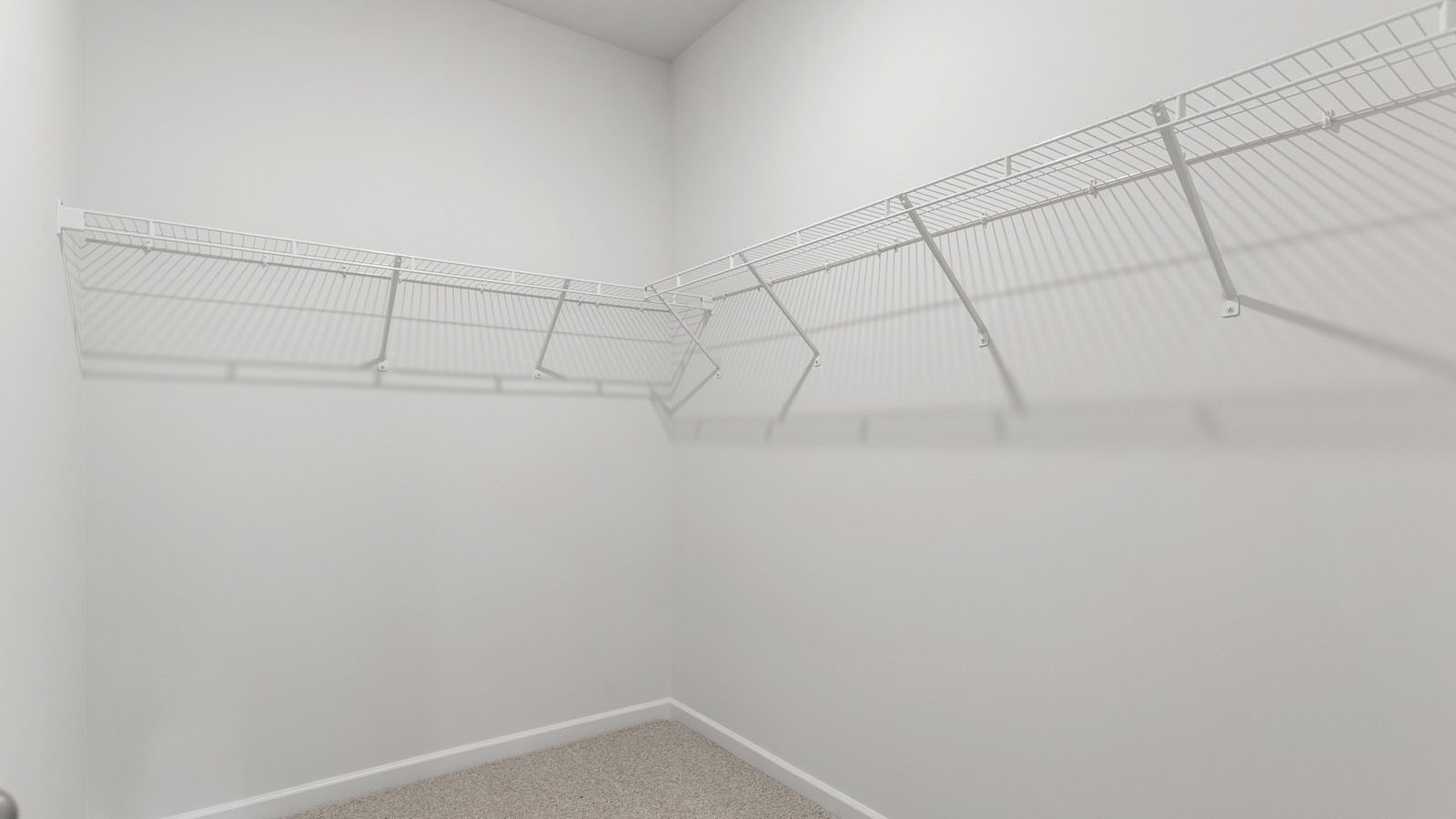 closet with wire shelving