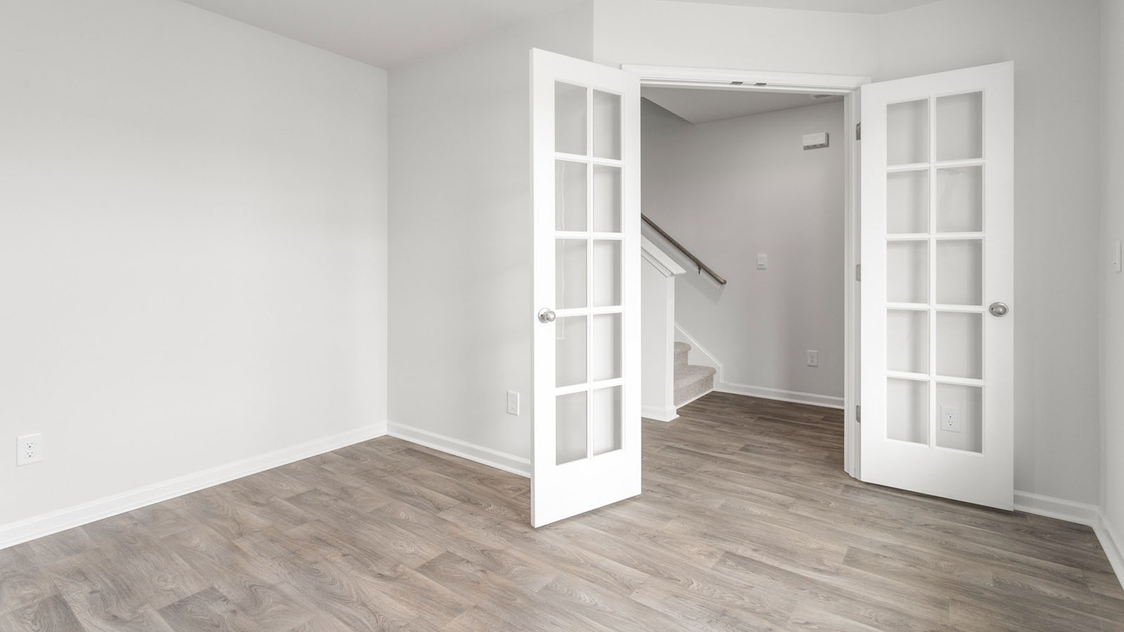 ENTRANCE TO OPTIONAL STUDY OR OFFICE