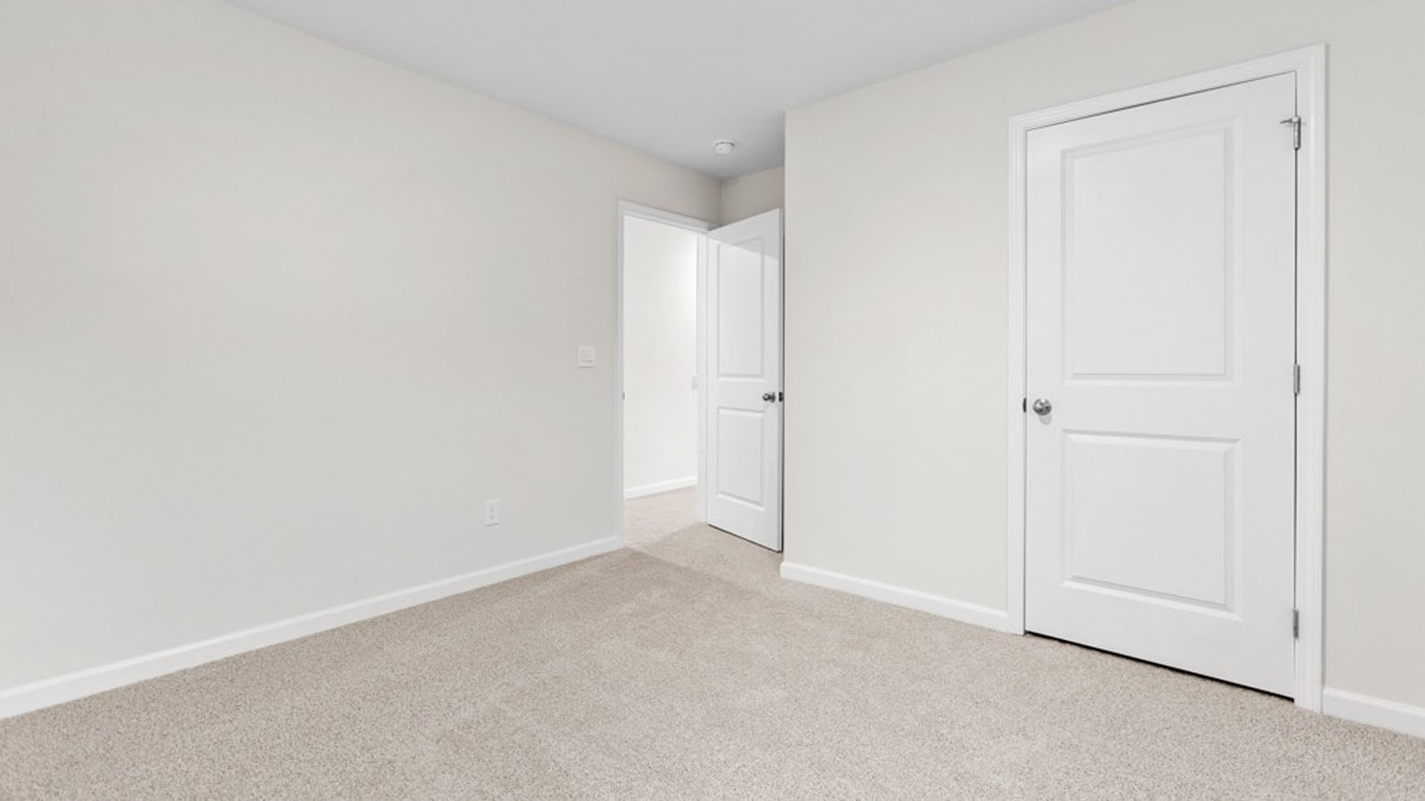 third bedroom with closet