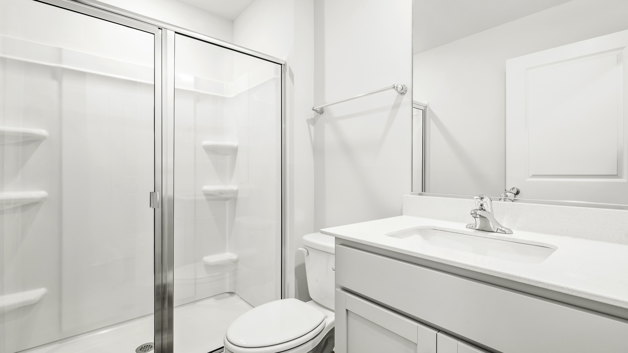 secondary full bathroom