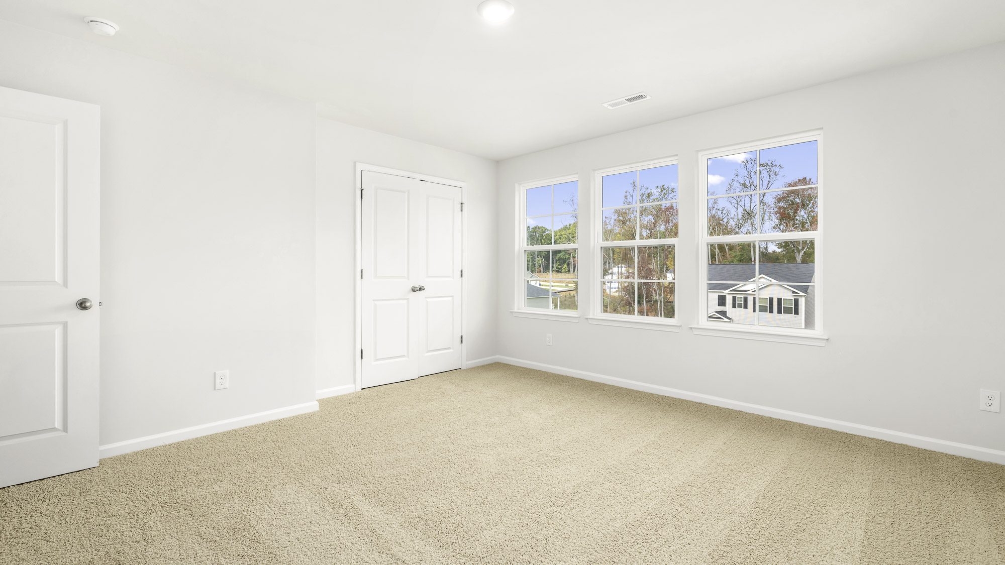 secondary bedroom with carpet