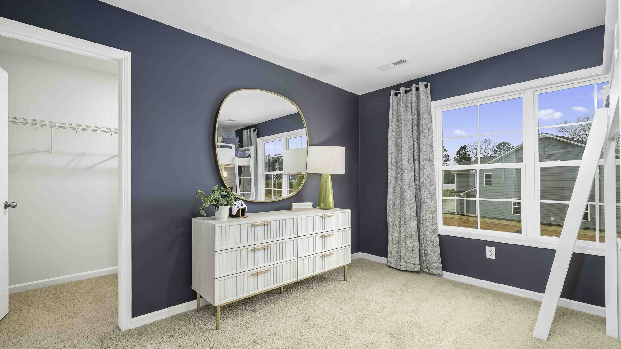 secondary bedroom with window