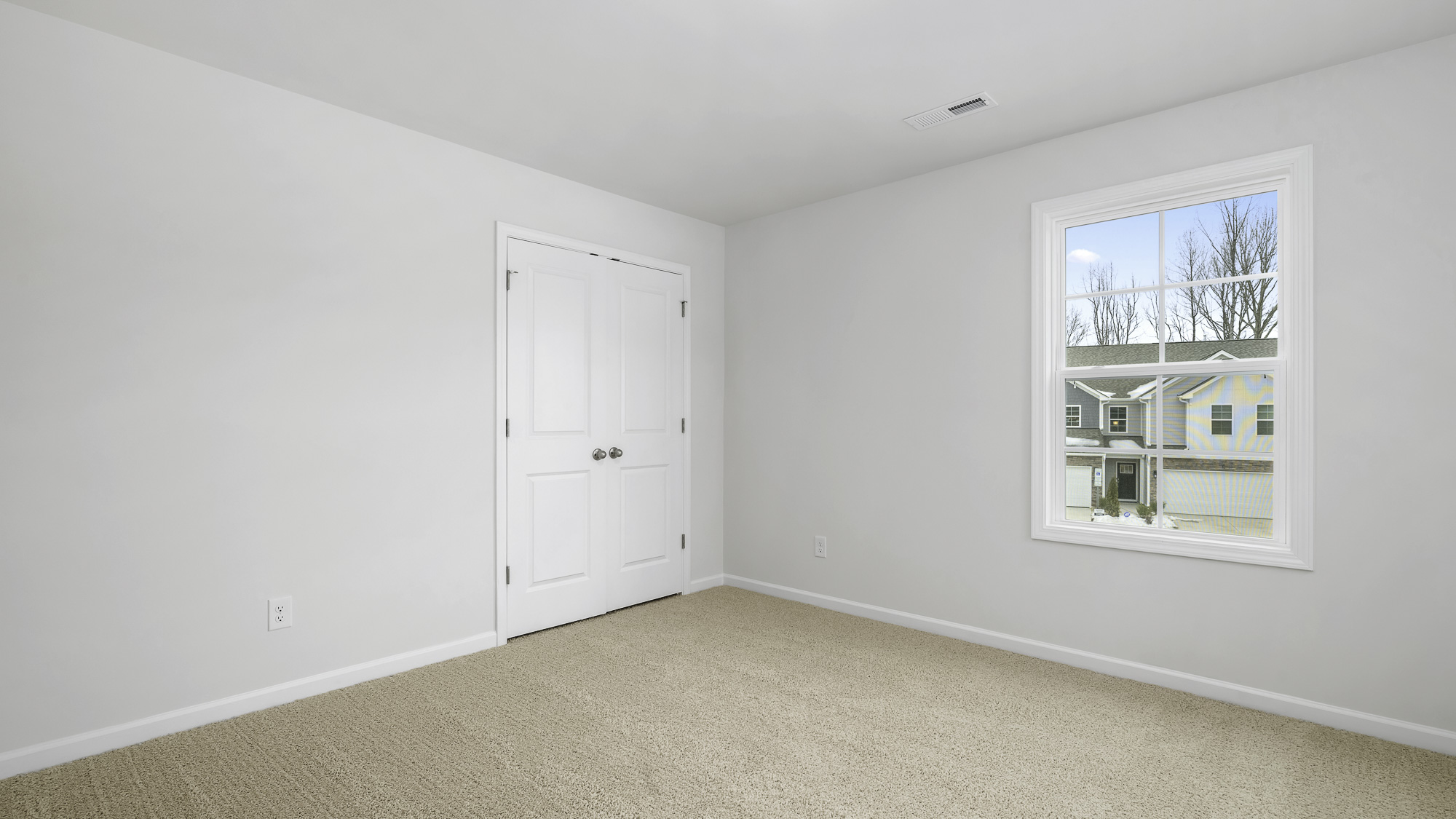 bedroom with carpet
