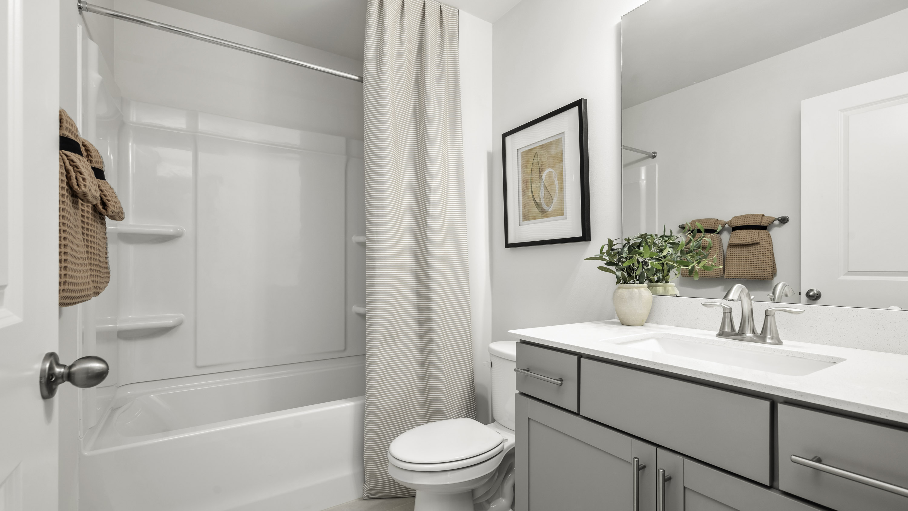 secondary bathroom tub shower