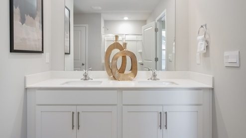 dual sinks in bathroom
