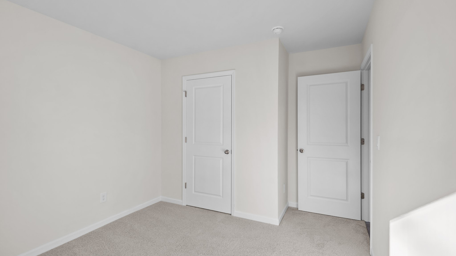 secondary bedroom with closet