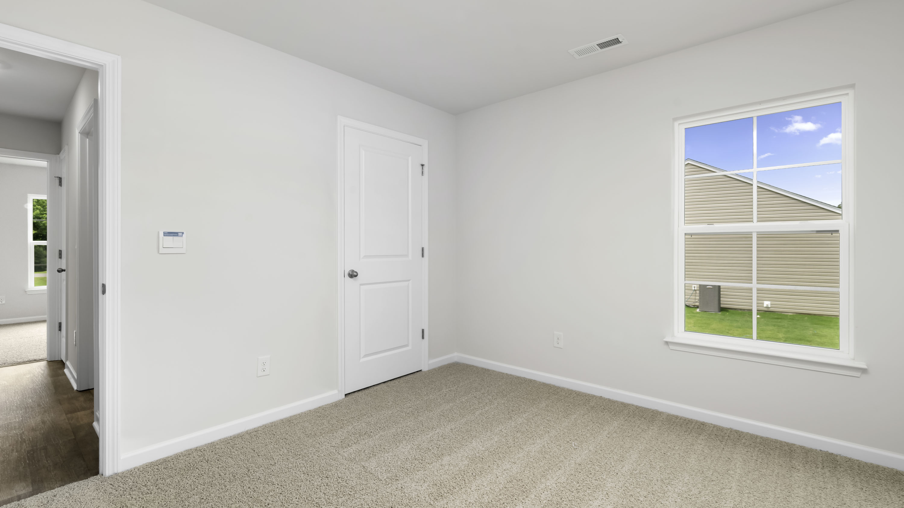 secondary bedroom with closet
