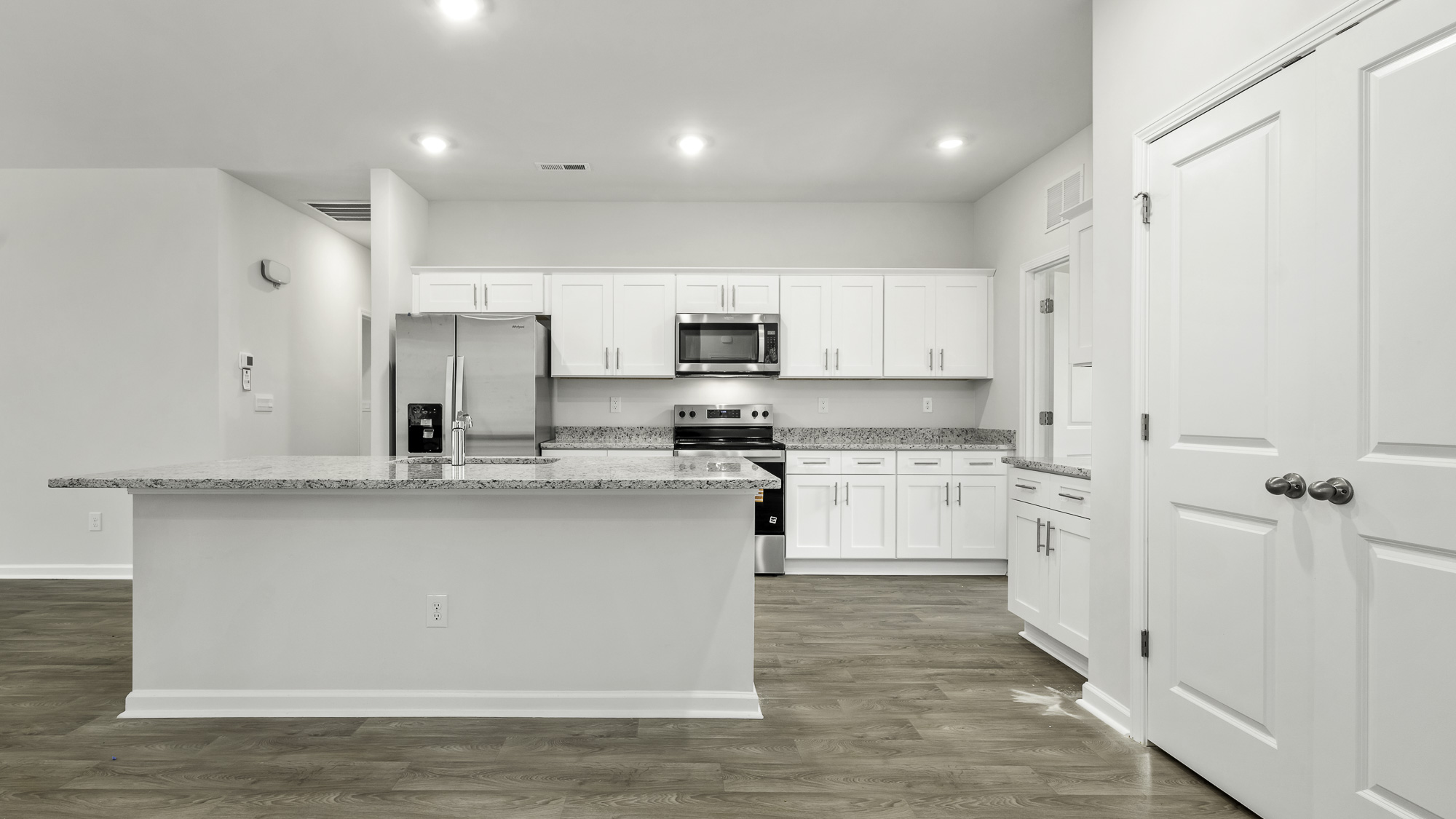 kitchen with sit in island and pantry