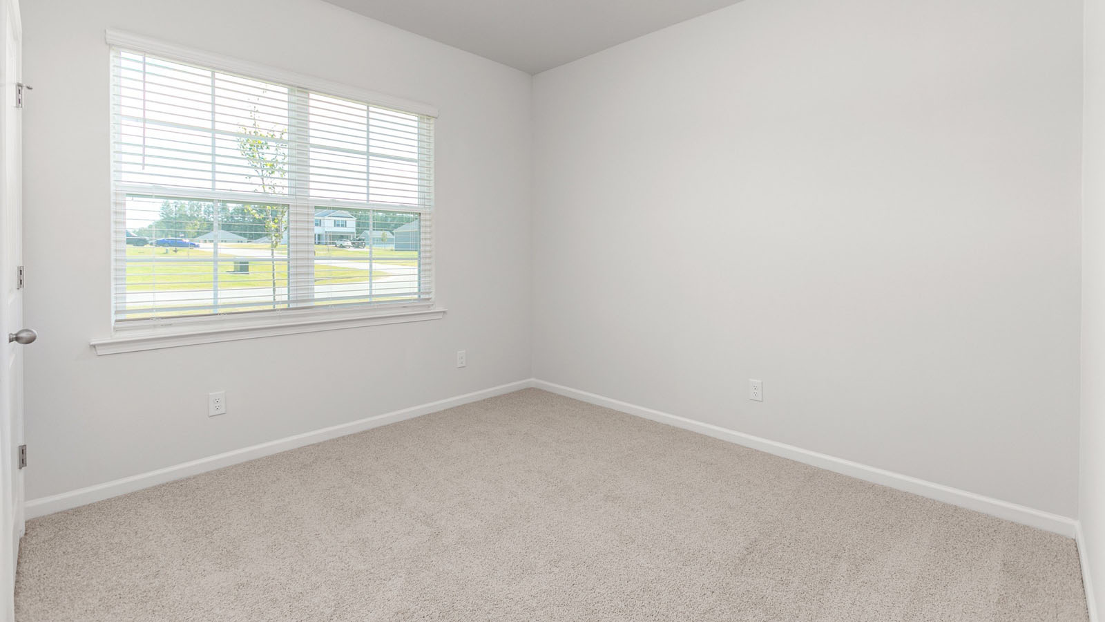 bedroom with carpet