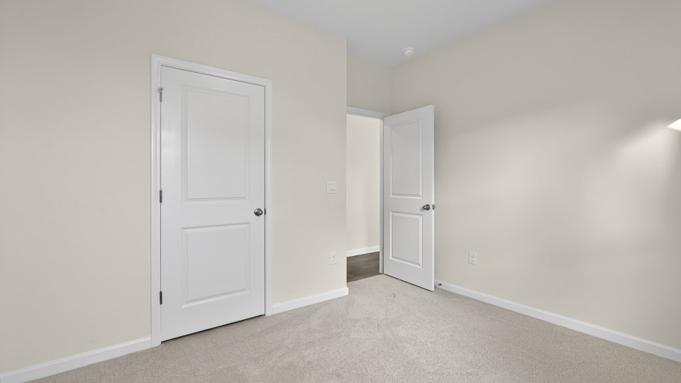 bedroom with carpet flooring