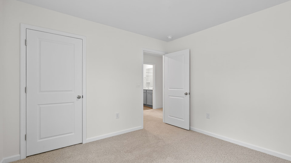 bedroom with carpet flooring